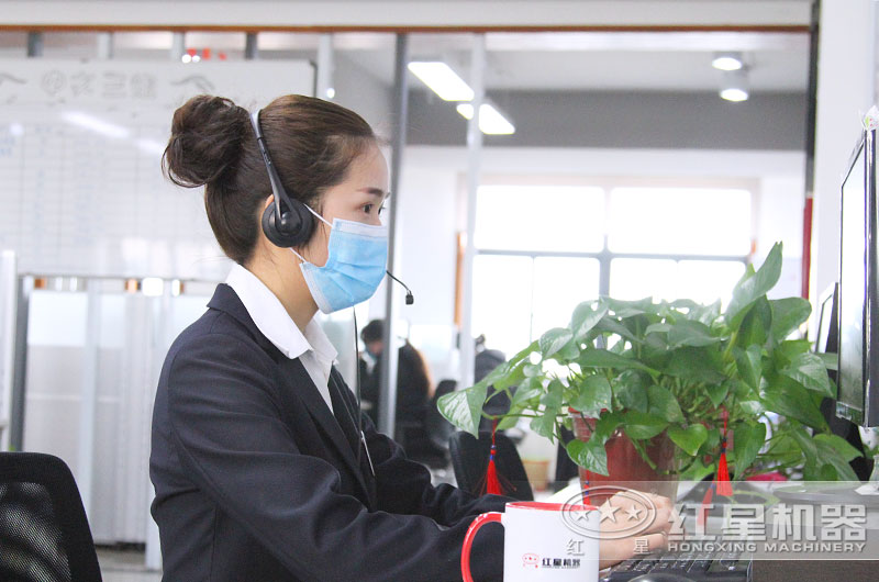 24小時客服全身心工作，用專注點亮了責任