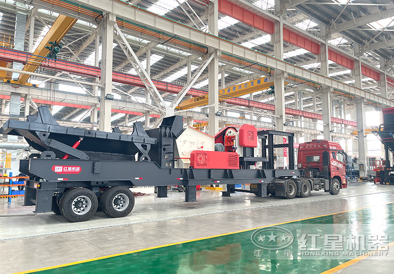 輪胎移動石子制砂機車載牽引下到現場就地作業(yè)